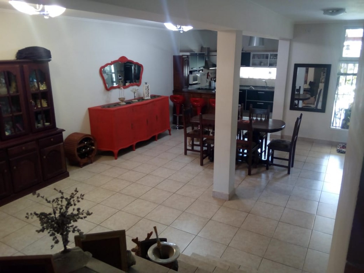 EN VENTA CASA CON AMPLIO TERRENO SOBRE CALLE MARCONI