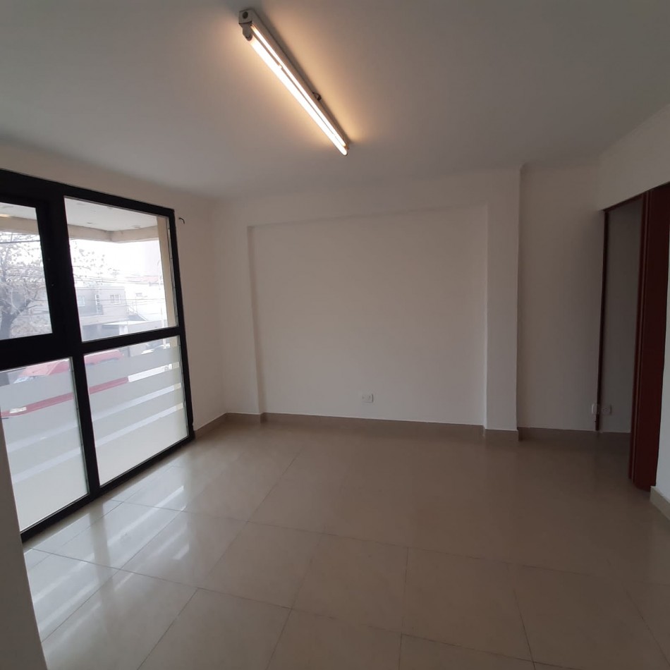 ALQUILO LOCAL COMERCIAL ZONA PARQUE