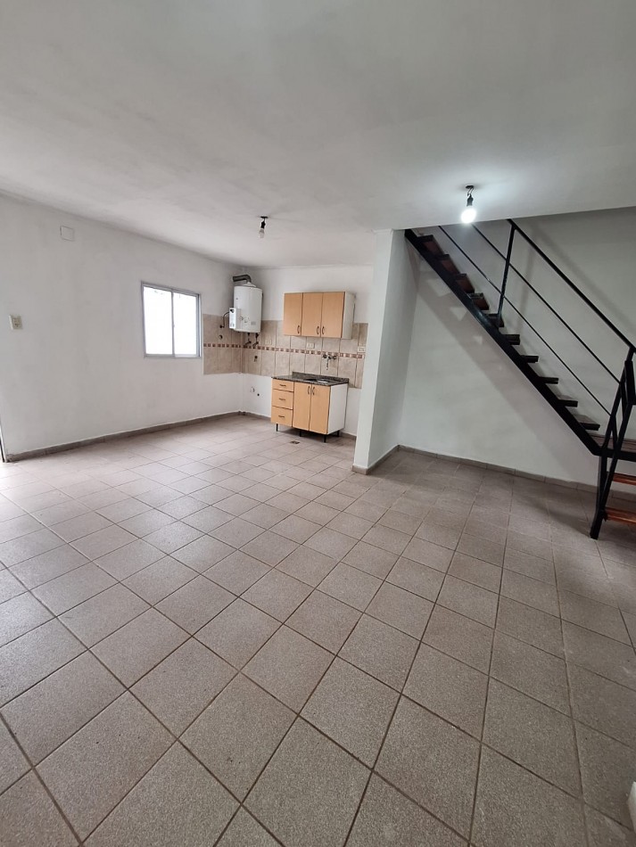 ALQUILO DUPLEX EN COMPLEJO CERRADO